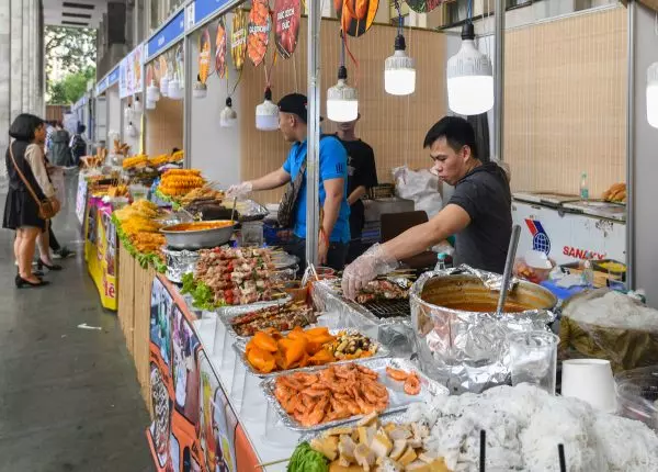 Gian hàng hội chợ ẩm thực đường phố