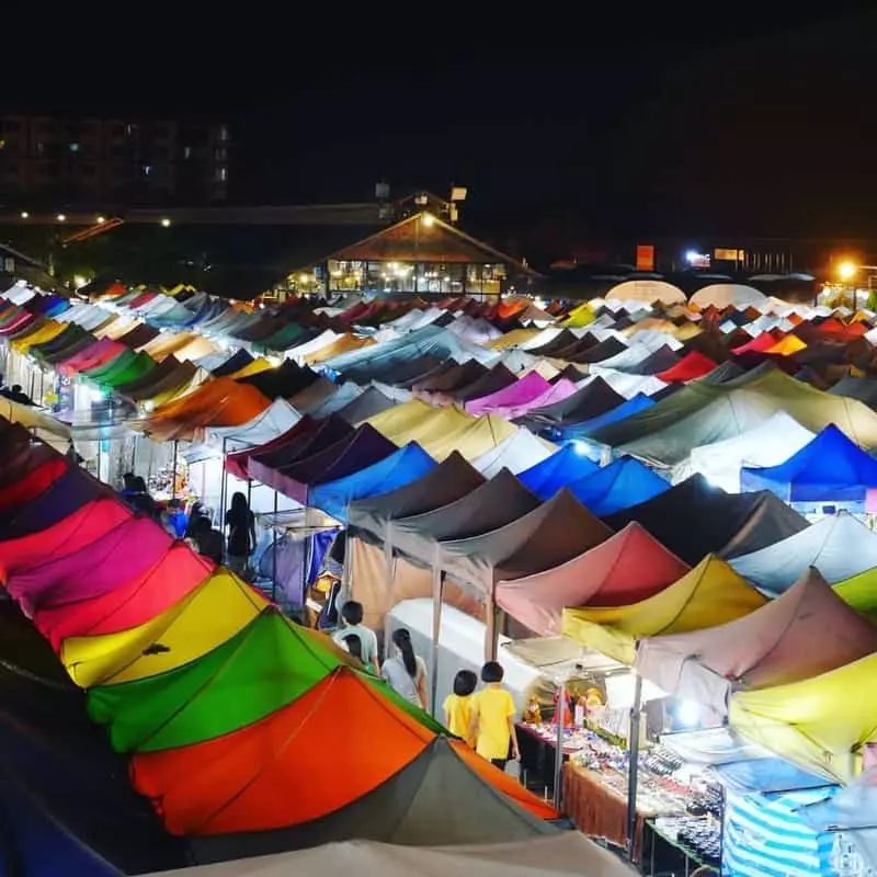 Chợ đêm Talad Rod Fai Thái Lan