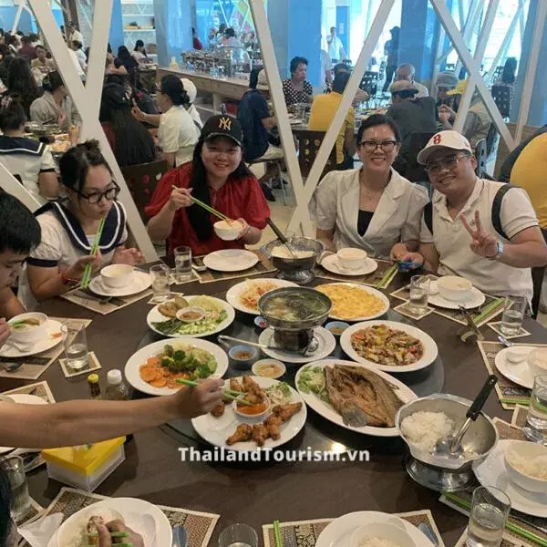 Bữa Trưa Phong Phú và Đẩy Đủ Hương Vị trong Tour Du LỊch Thái Lan trọn gói