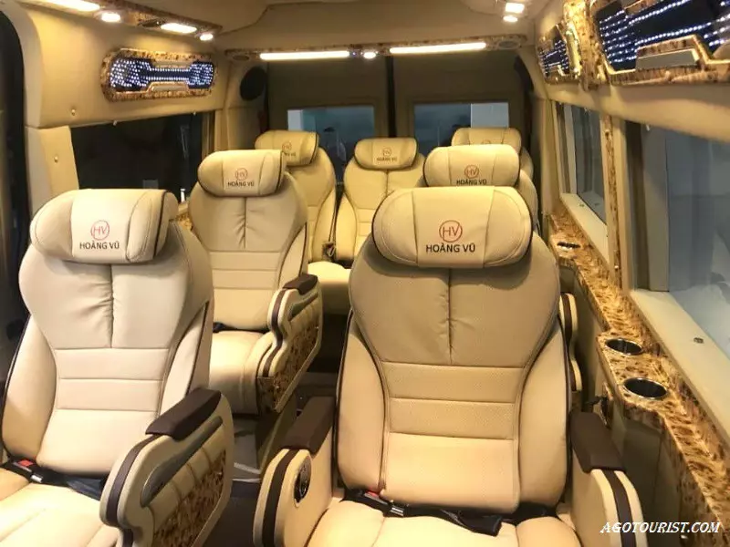 Không gian nội thất của dòng xe limousine 9 chỗ của nhà xe limousine Hoàng Vũ