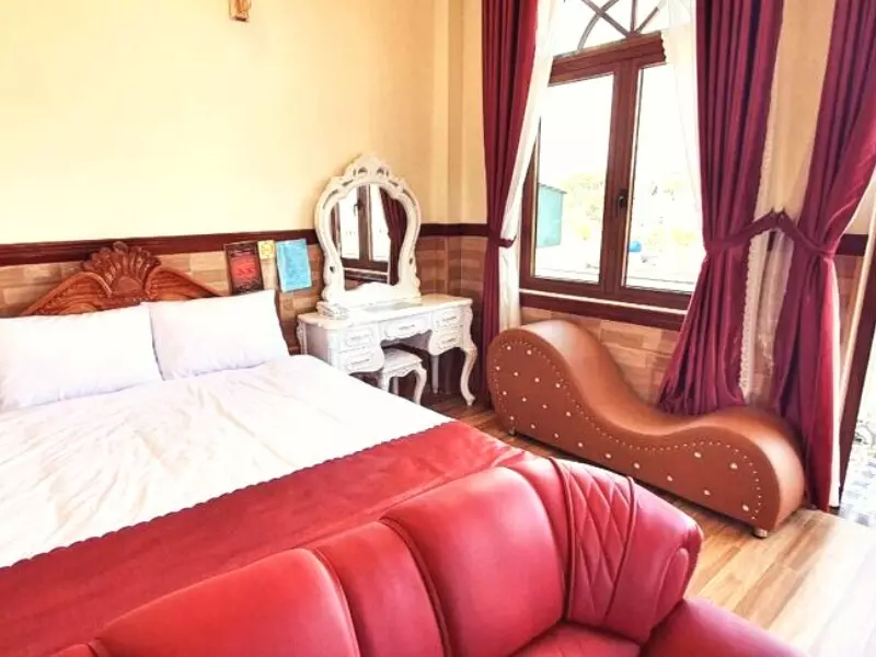 Phòng tình nhân với chiếc ghế tình yêu ở khách sạn Dinh Loan Đà Lạt