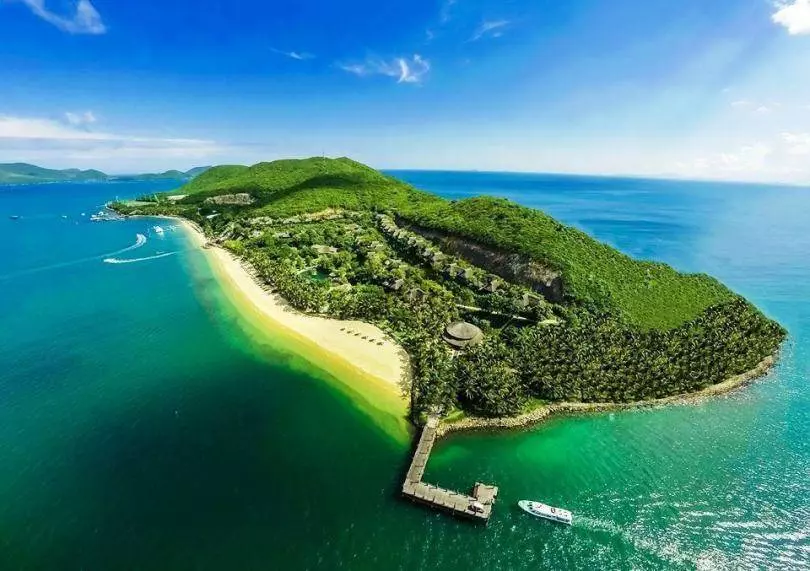 Đảo Hòn Mun là địa điểm check-in Nha Trang tuyệt đẹp dành cho những ai đam mê sự hoang sơ và thiên nhiên hữu tình