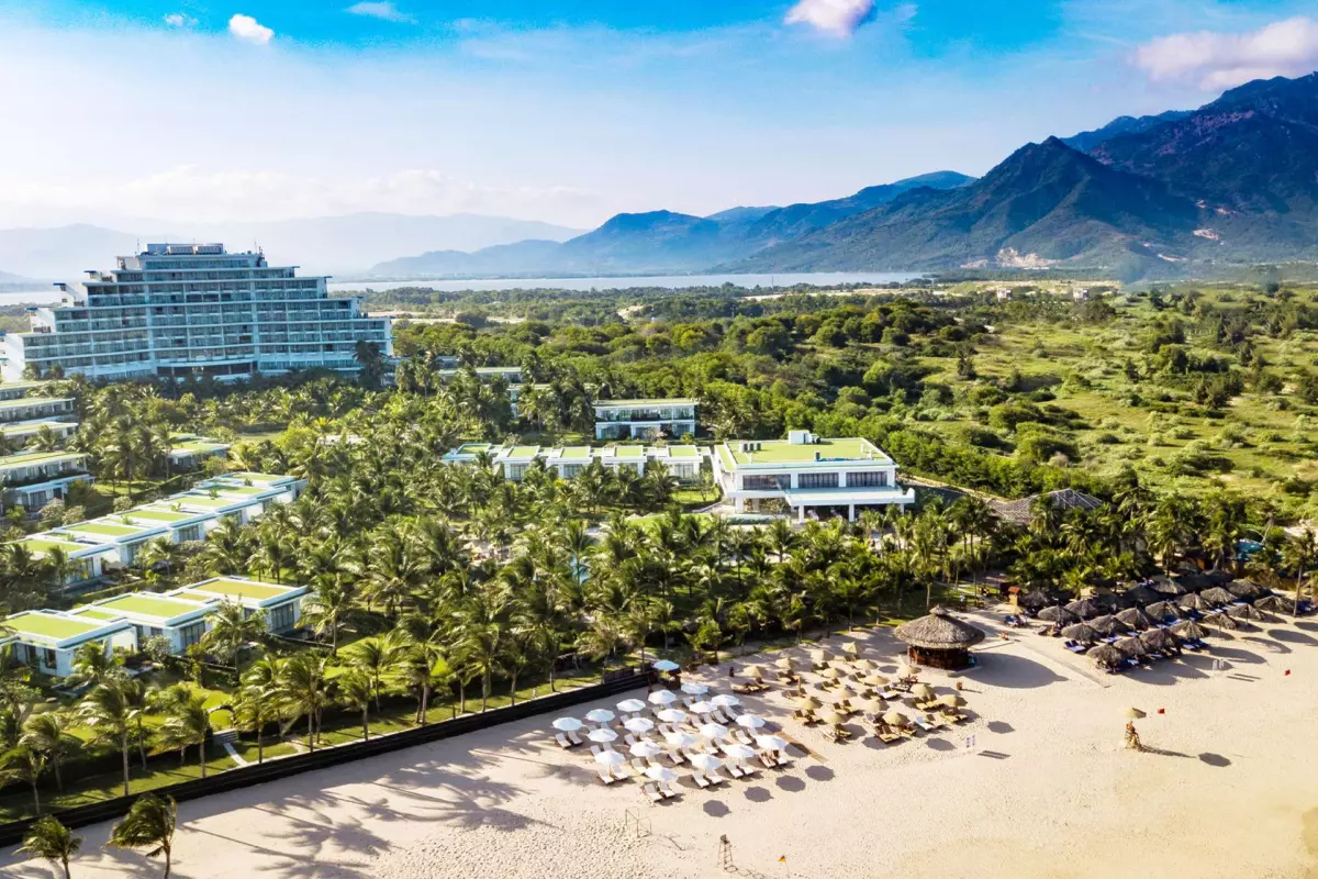 Cam Ranh Riviera Beach Resort & Spa - Khách sạn gần Bãi Dài